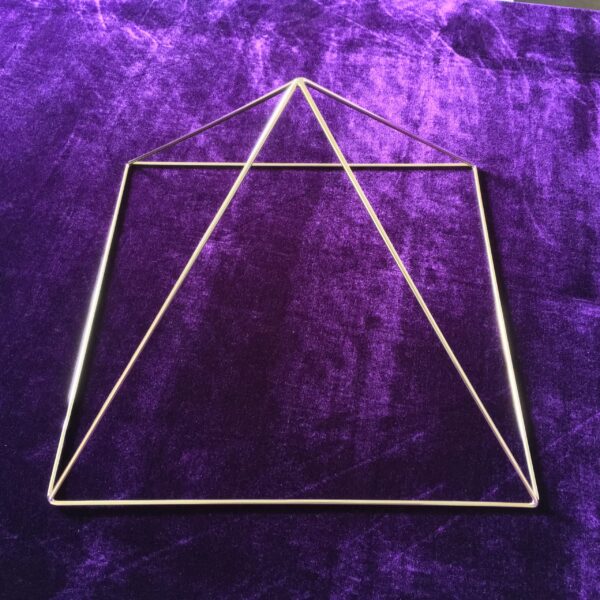 Grote piramide met spitse punt